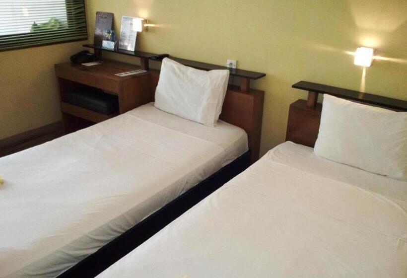 هتل Javacove Beach