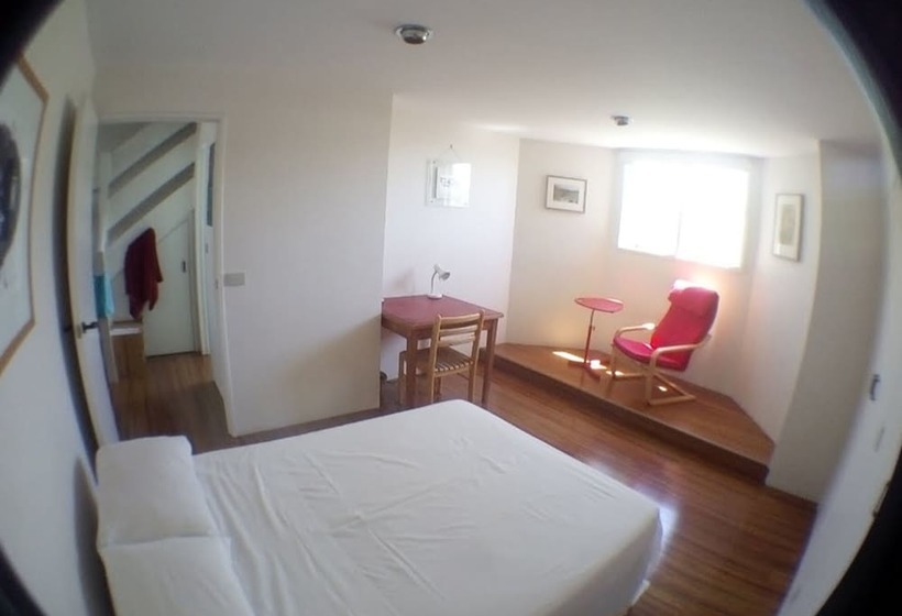 بنسيون Charles Rooms Guesthouse