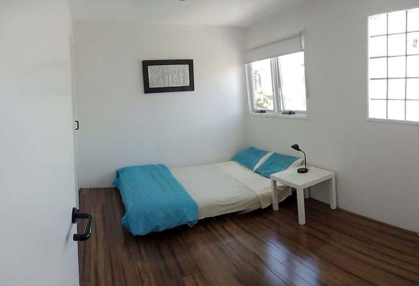 بنسيون Charles Rooms Guesthouse