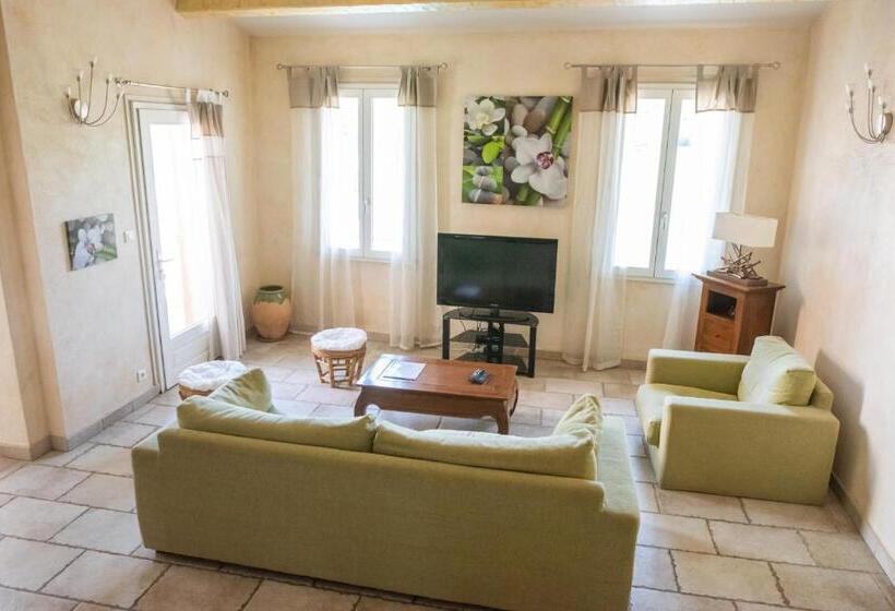 פנסיון Chateau De Sainte Croix