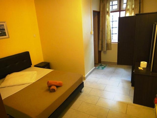 هتل Eight Mentigi Guesthouse