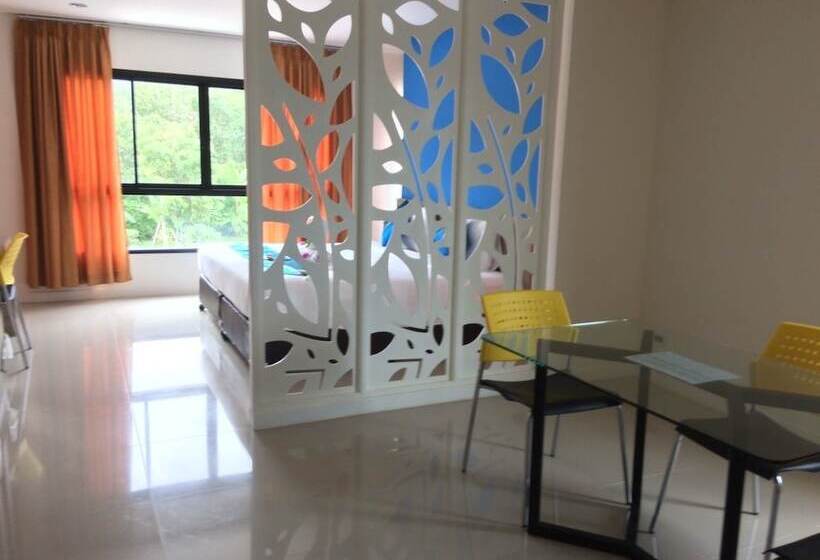 Отель S4 Nai Yang Beach Near Phuket Airport