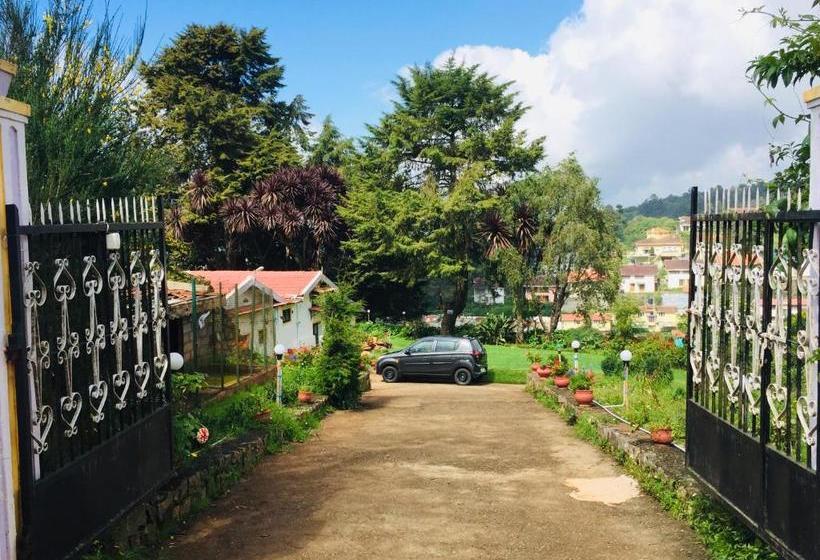 استراحتگاه Hill Top Individual Cottage Ooty