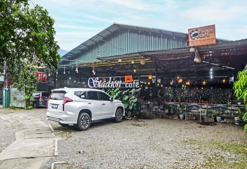 هتل Oyo 990 Stadion Residence