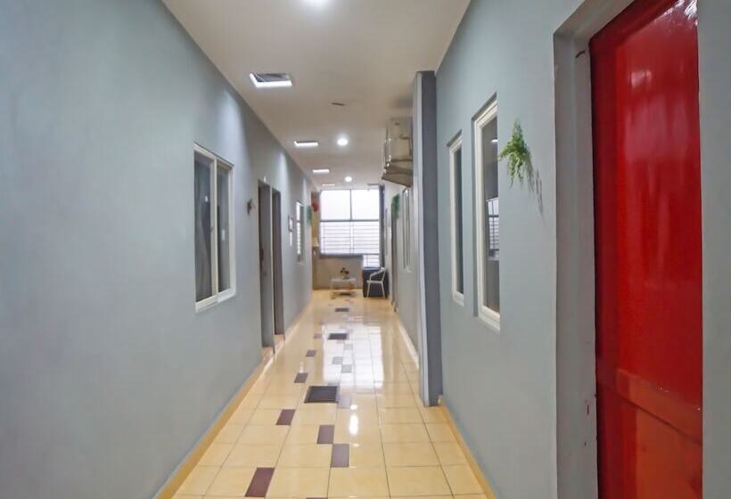 هتل Oyo 990 Stadion Residence