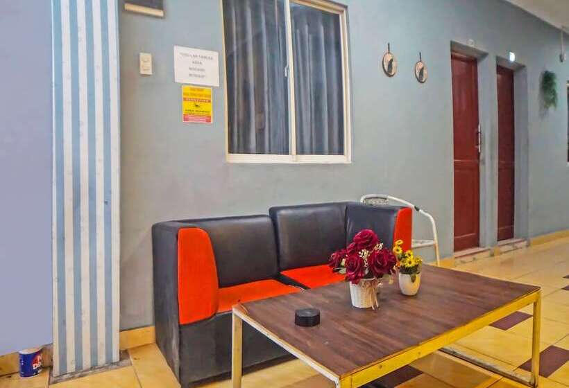 هتل Oyo 990 Stadion Residence