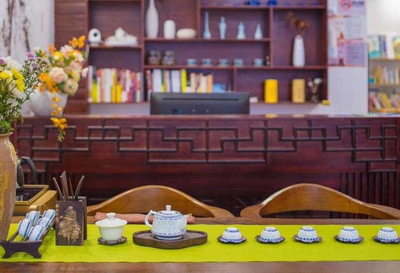 بنسيون Floral  · Spring Guesthouse Zhangjiajie