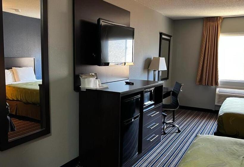 בית מלון כפרי Colby Inn And Suites