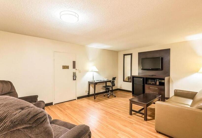 בית מלון כפרי Colby Inn And Suites