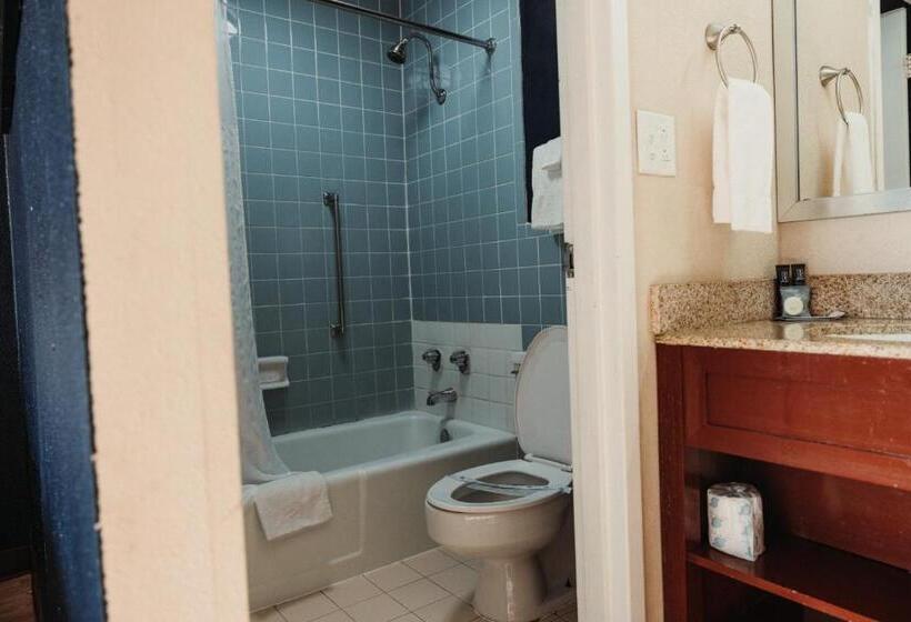 ホテル Reidsville Inn & Suites