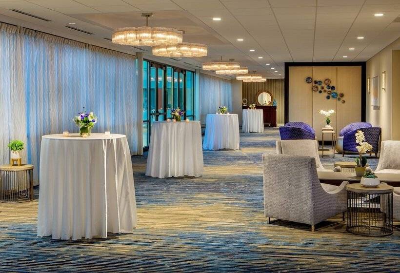 هتل Crowne Plaza Boston   Woburn, An Ihg