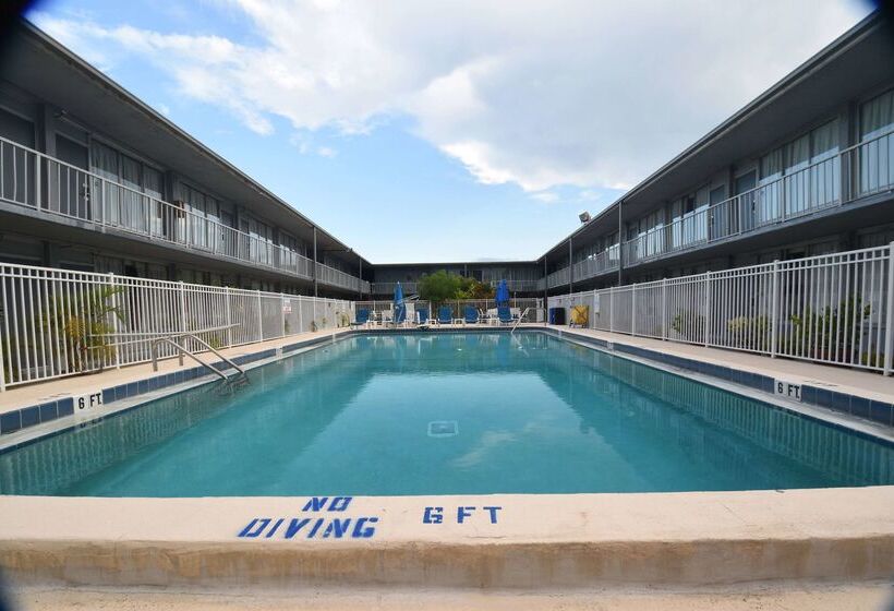 فندق Days Inn By Wyndham Stuart