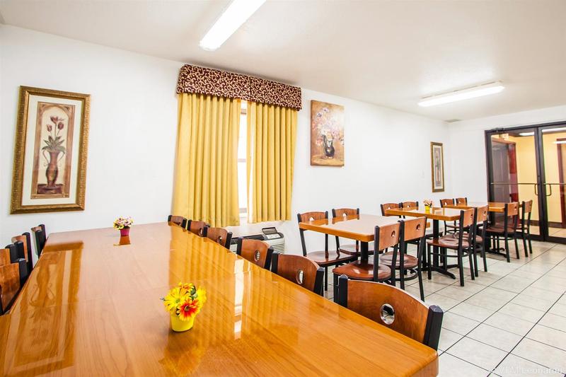 ホテル Econo Lodge Truman Inn