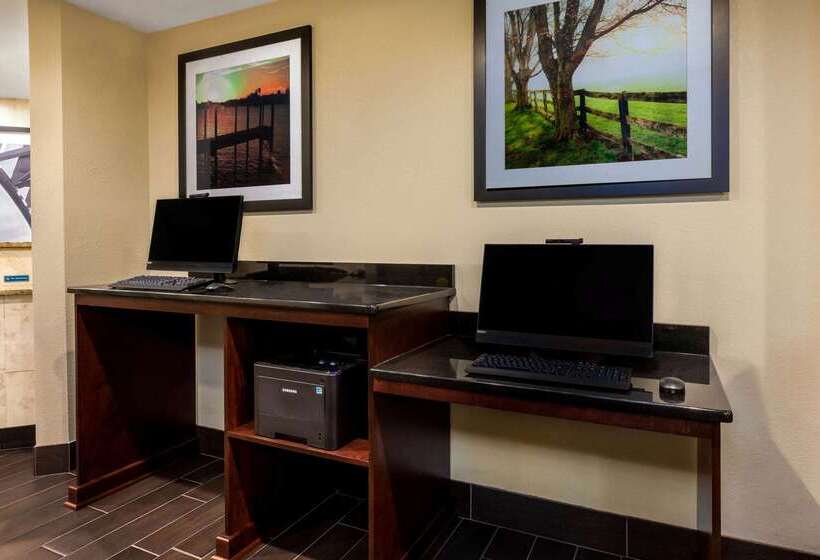 هتل La Quinta Inn By Wyndham Sandusky Near Cedar Point