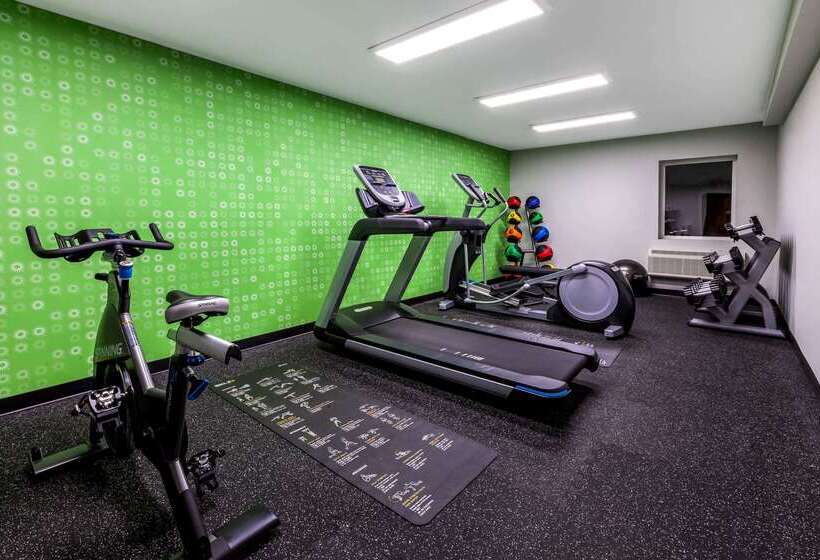 هتل La Quinta Inn By Wyndham Sandusky Near Cedar Point
