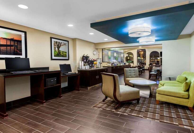 هتل La Quinta Inn By Wyndham Sandusky Near Cedar Point