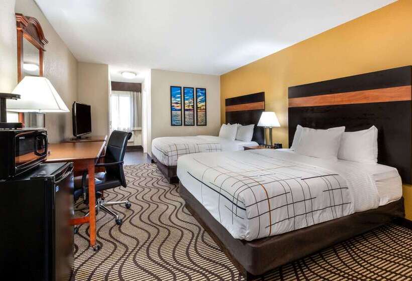 هتل La Quinta Inn By Wyndham Sandusky Near Cedar Point