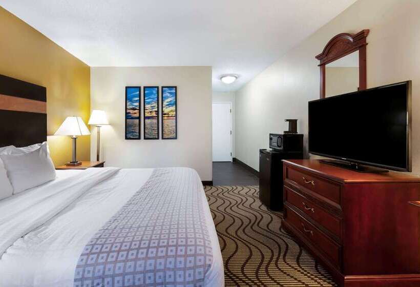 هتل La Quinta Inn By Wyndham Sandusky Near Cedar Point