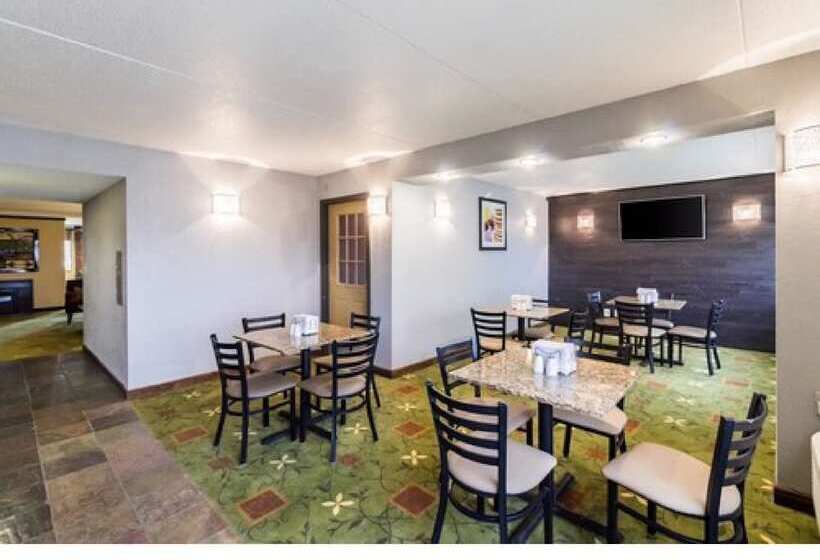 هتل Quality Inn & Suites Mayo Clinic Area