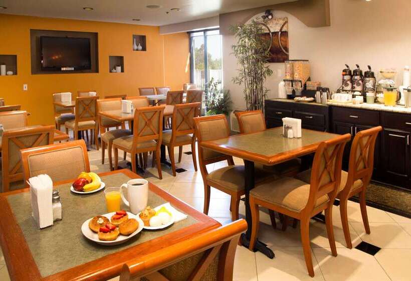 בית מלון כפרי Quality Inn Santa Clara Convention Center