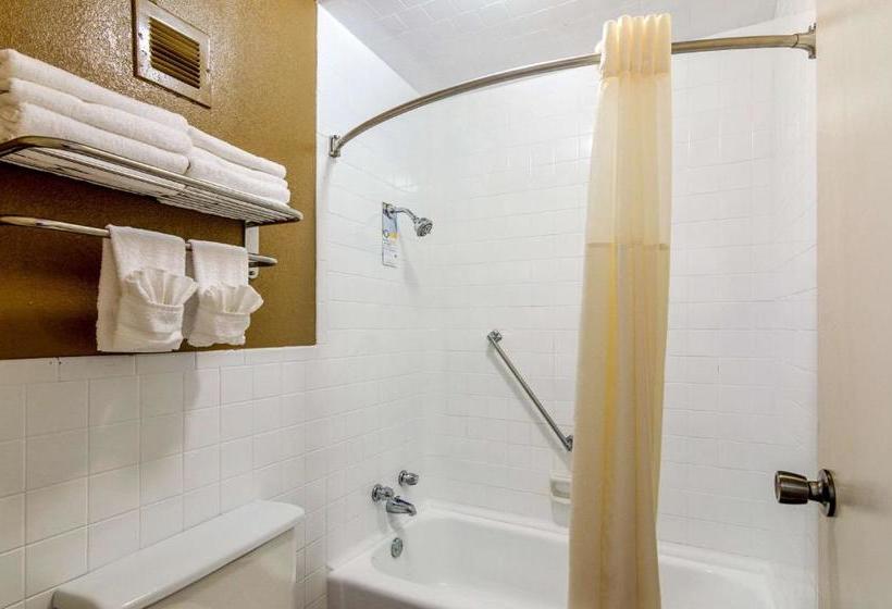 ホテル Quality Inn Shawnee I40