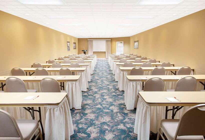 Ramada Hotel & Conference Center By Wyndham Lewiston