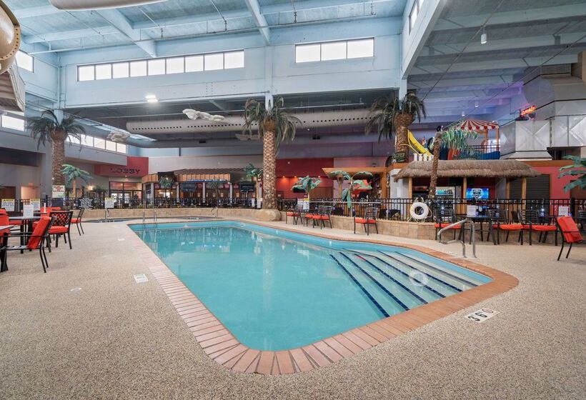 هتل Ramada By Wyndham Sioux Falls Airport Waterpark Resort & Event Center