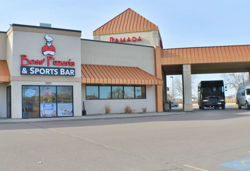 هتل Ramada By Wyndham Sioux Falls Airport   Waterpark Resort & Event Center