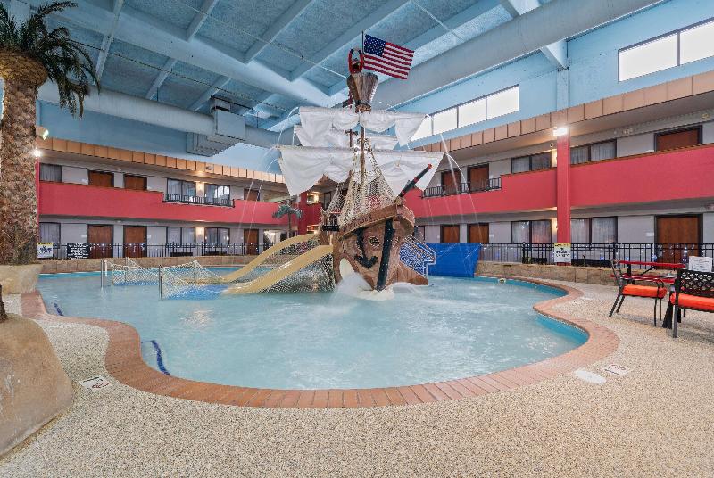 هتل Ramada By Wyndham Sioux Falls Airport   Waterpark Resort & Event Center