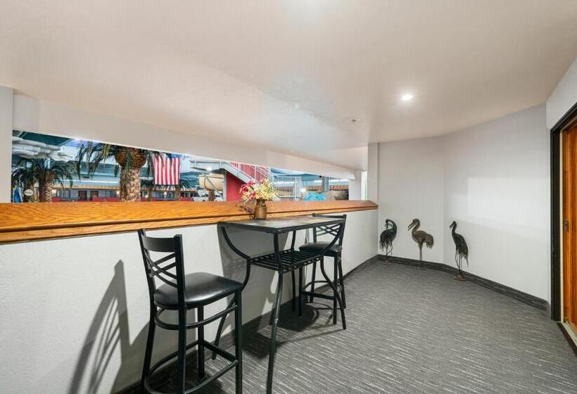 هتل Ramada By Wyndham Sioux Falls Airport Waterpark Resort & Event Center