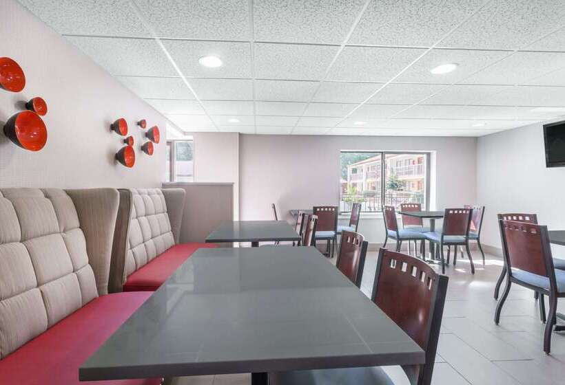 هتل Ramada By Wyndham Tuscaloosa