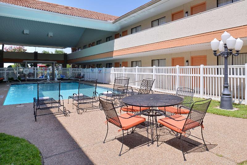 هتل Red Roof Inn & Suites Irving – Dfw Airport South