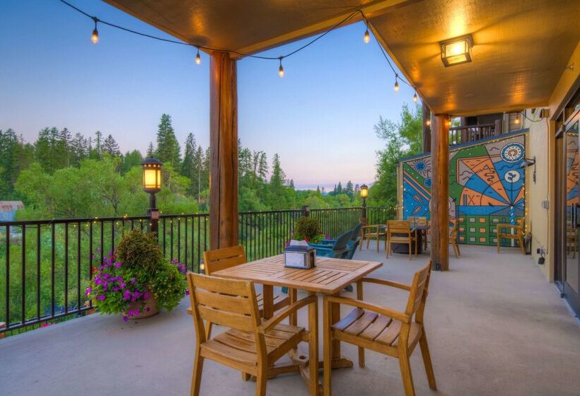 فندق The Pine Lodge On Whitefish River