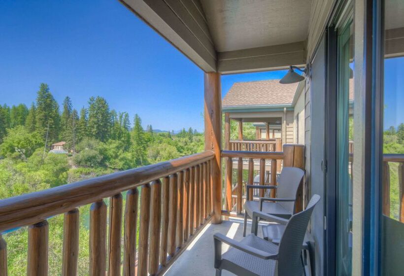 فندق The Pine Lodge On Whitefish River