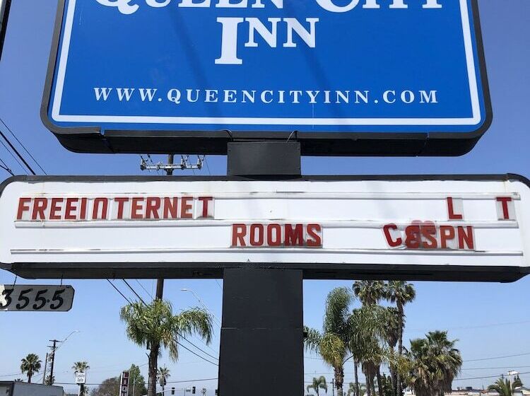 모텔 Queencity Inn