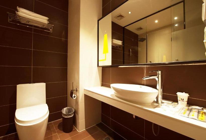 Iu Hotel Zhuhai Gongbei Light Rail Station