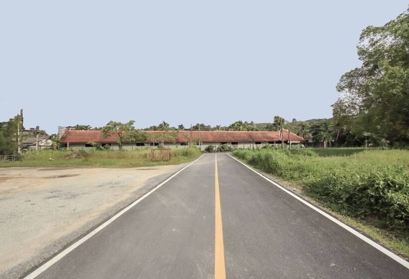 هتل Capital O75345 Praewa Villas Naiyang Phuket