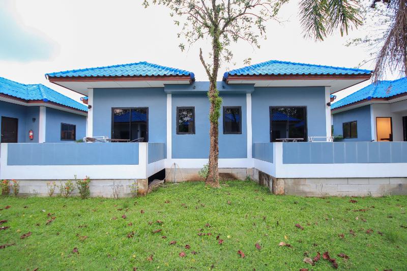 هتل Capital O75345 Praewa Villas Naiyang Phuket