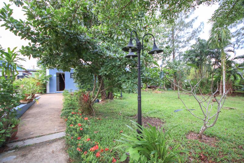 هتل Capital O75345 Praewa Villas Naiyang Phuket