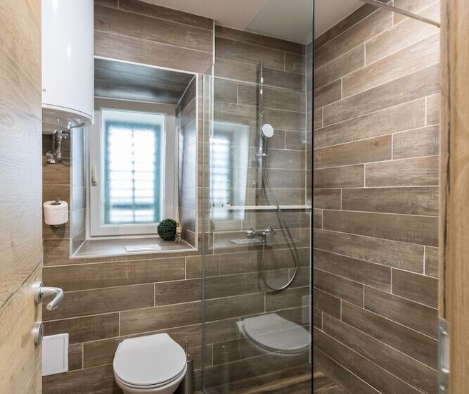 پانسیون Apinelo Port Rooms