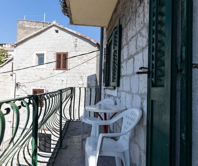 پانسیون Apinelo Port Rooms