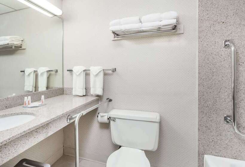 ホテル Baymont By Wyndham Queensbury/lake George