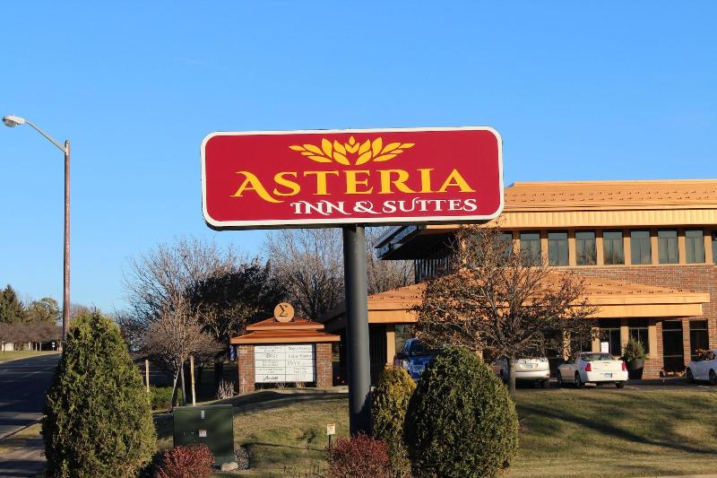 ホテル Coratel Inn And Suites Maple Grove