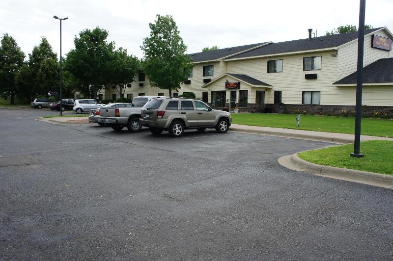 ホテル Coratel Inn And Suites Maple Grove