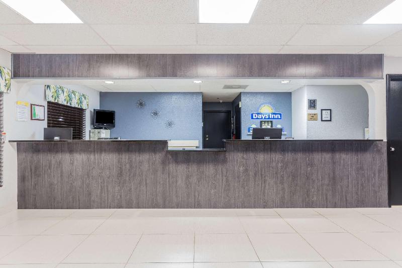 בית מלון כפרי Days Inn By Wyndham Sarasota I75