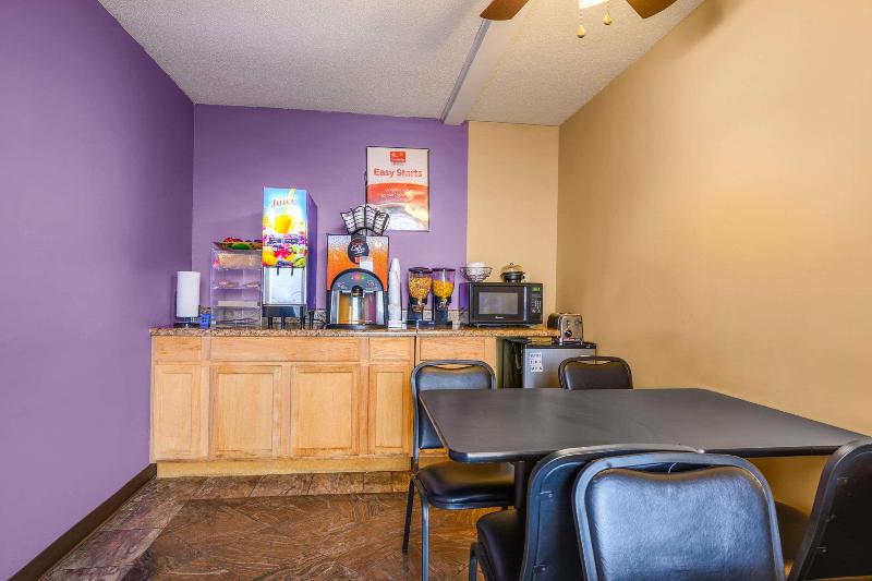 בית מלון כפרי Econo Lodge