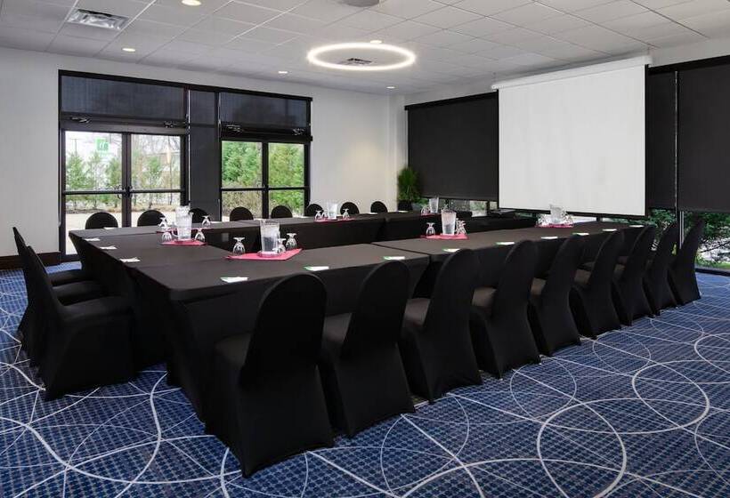 هتل Holiday Inn And Suites Charleston West, An Ihg