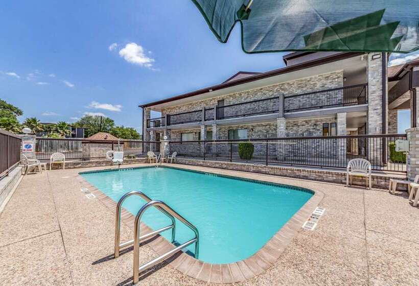 ホテル Quality Inn I 10 East Near Frost Bank Center
