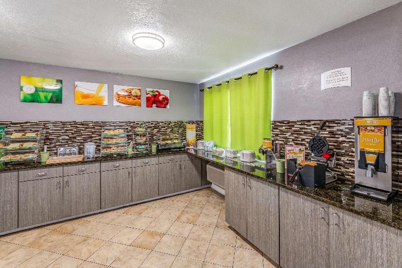 ホテル Quality Inn I 10 East Near Frost Bank Center