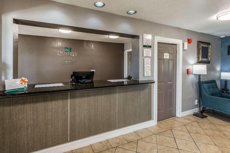 ホテル Quality Inn I 10 East Near Frost Bank Center